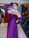 Vestido Jade (Exclusivo) color Magenta strapless y falda larga con tajo  (Corsé) talla "XS" (con guantes opcional)
