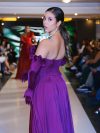 Vestido Jade (Exclusivo) color Magenta strapless y falda larga con tajo  (Corsé) talla "XS" (con guantes opcional)