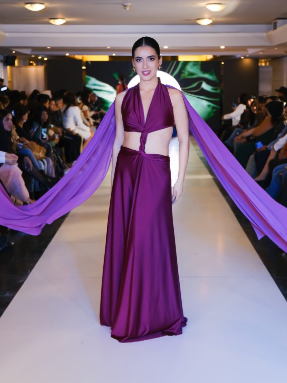 Vestido Jerry Magenta "Alas" de Gasa falda Larga dupont con tajo Talla XS