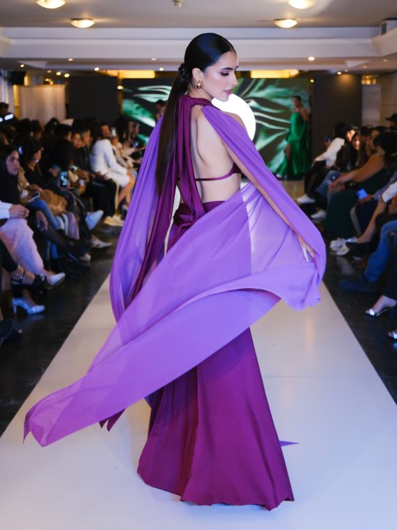 Vestido Jerry Magenta "Alas" de Gasa falda Larga dupont con tajo Talla XS