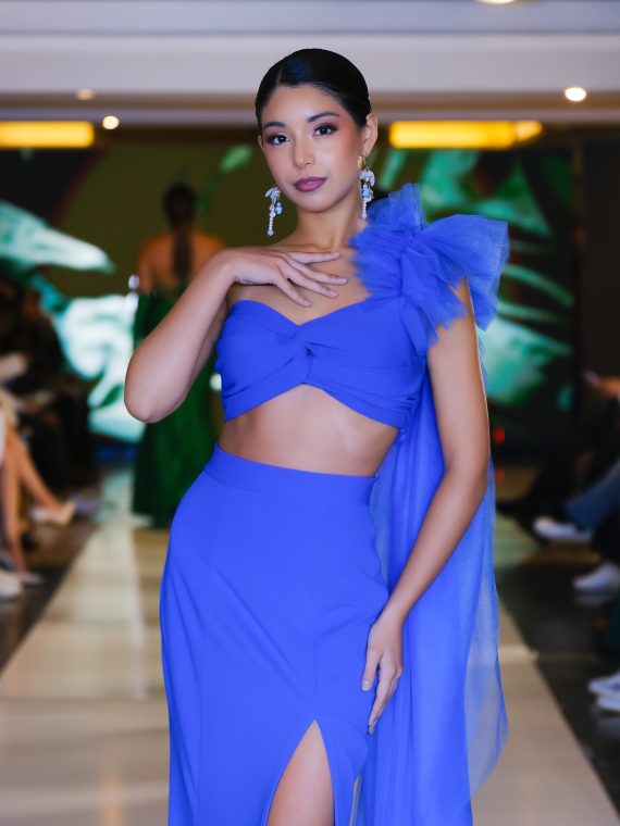 Conjunto Top con tul y Falda de Crepe color Azul Rey: "S-M"