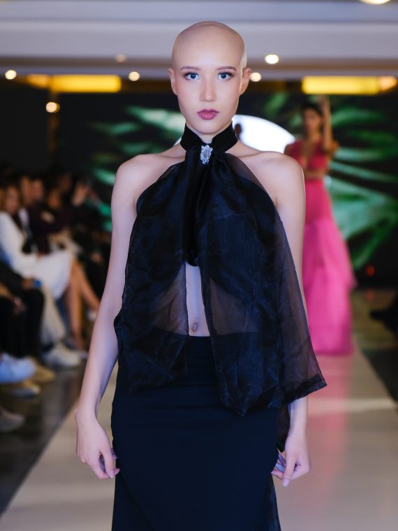 Conjunto Melodía Estelar, top de muselina y falda recta con tajo, color negro talla S-M