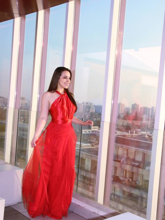 Vestido Pamela color Rojo cuello Halter falda Larga de Tul Talla : "S"