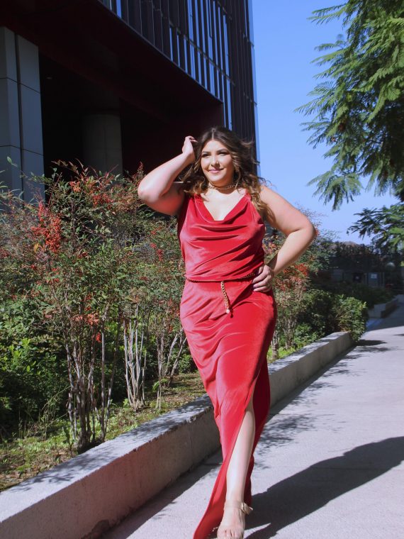 Vestido Eva color Rojo Terciopelo falda Larga "Apegada" Talla : "L-XL"