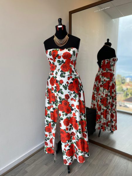 Conjunto corsé y falda estampado de rosas de raso: "S-M" (Exclusivo para arriendo)
