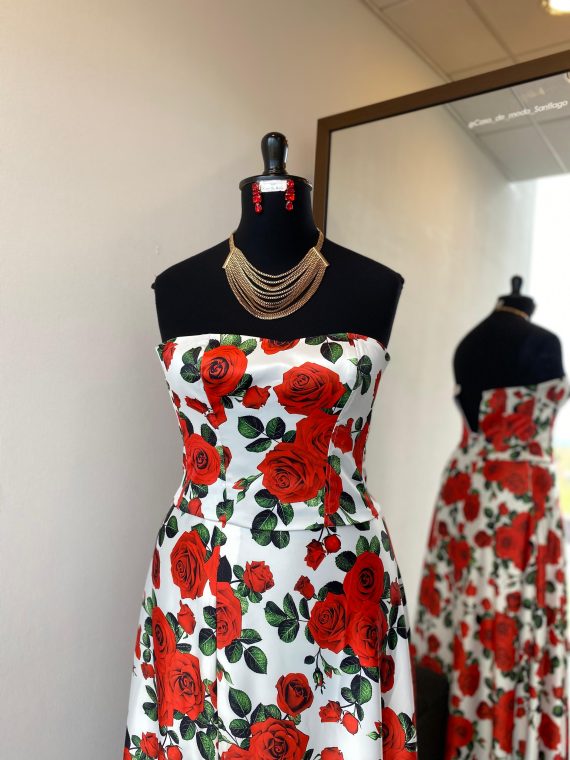 Conjunto corsé y falda estampado de rosas de raso: "S-M" (Exclusivo para arriendo)