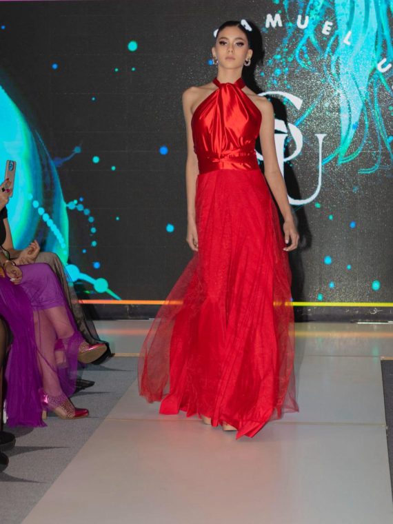 Vestido Pamela color Rojo cuello Halter falda Larga de Tul Talla : "S"