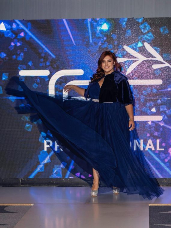 Vestido Lidia Largo sin mangas color azul marino falda de Tul talla "XL"