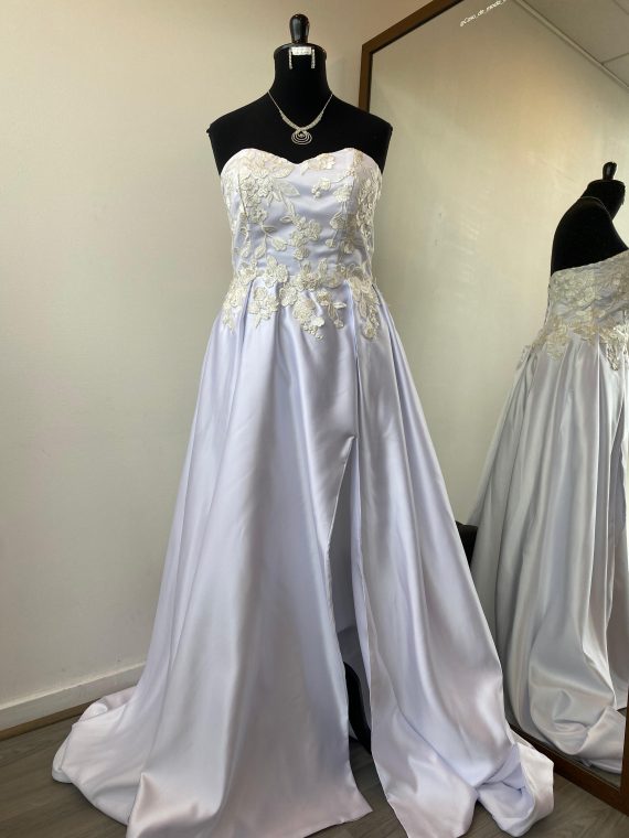 Vestido de novia talla "2XL" Leslie sin mangas strapless bordado (corsé) y falda larga de raso