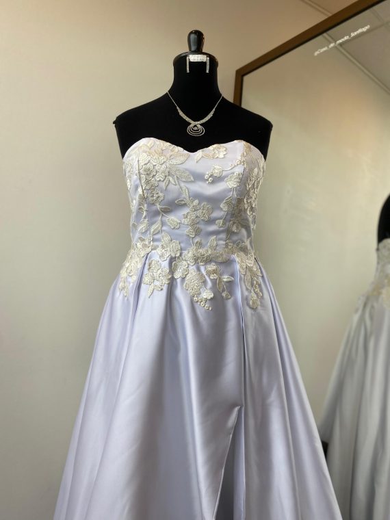 Vestido de novia talla "2XL" Leslie sin mangas strapless bordado (corsé) y falda larga de raso