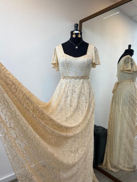 Vestido Diva con mangas de encaje  y falda larga Encaje "L-XL" novia civil color Marfil