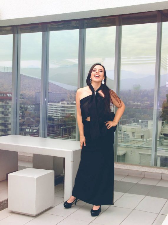 Conjunto Melodía Estelar, top de muselina y falda recta con tajo, color negro talla S-M