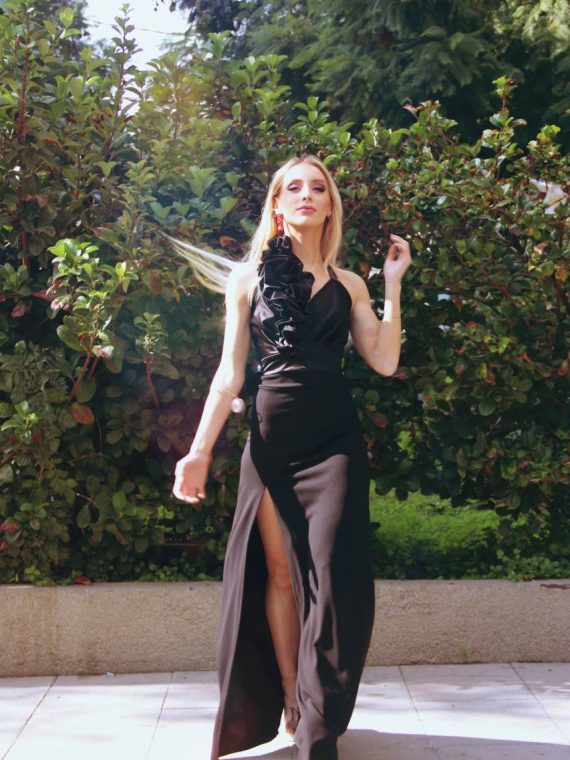 Conjunto Luciana color negro sin mangas y falda recta con tajo talla XS-S