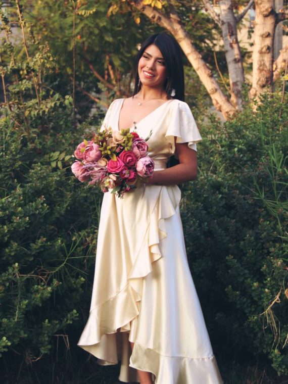 Vestido Emma Espalda con escote en "V" sin mangas "S-M" color Mantequilla falda Asimétrica satinada