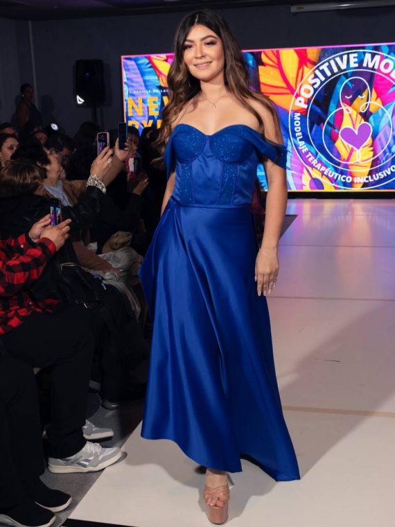 Conjunto Chispa Cosmica, corse de color azul rey y falda envolvente de piel de angel talla XS-S