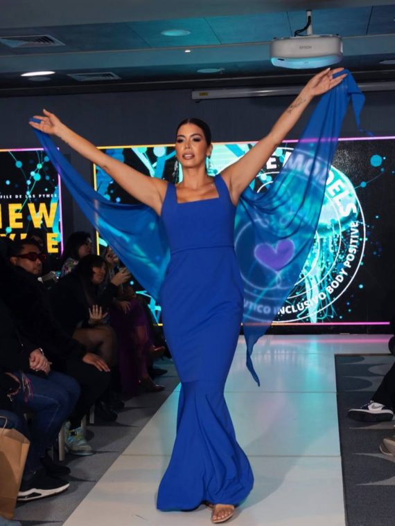 Vestido Fernanda, Crep Azul rey, Falda Sirena, talla L-XL