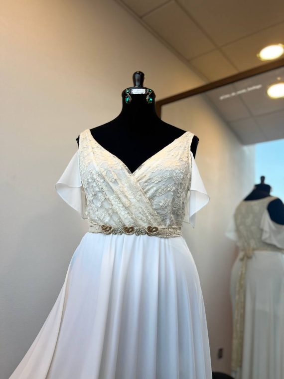 Vestido largo - Nataly de encaje ivory con mangas de gasa y falda larga talla "L-XL"