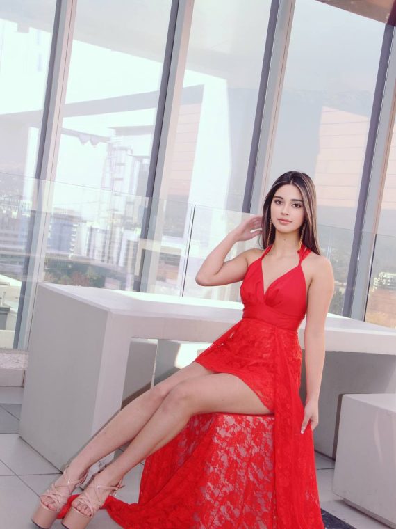 Vestido Daniela (Exclusivo para arriendo) Con falda de encaje, color rojo fuerte, Talla XXS