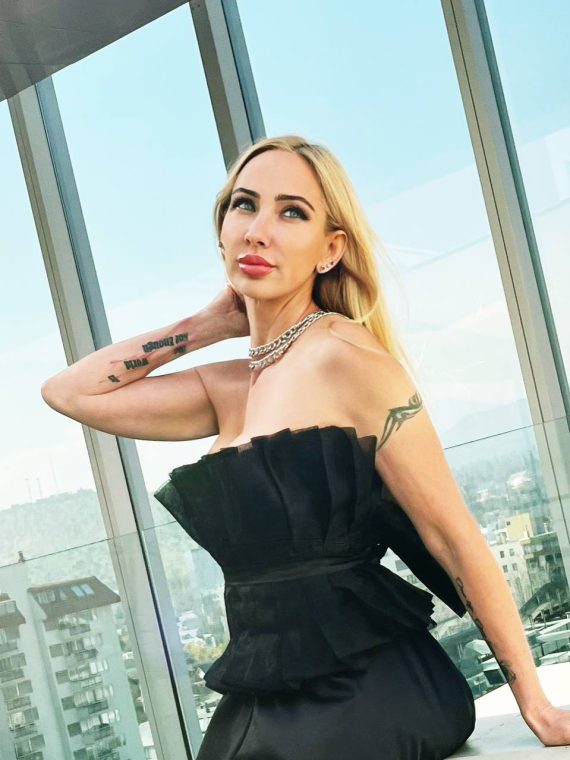 Conjunto Fantasía de Muselina, top de muselina y falda de satin, color negro talla S-M