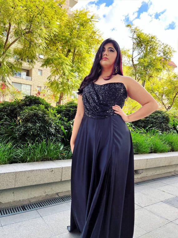 Vestido Ori, color negro y falda larga de piel de angel, talla X-2XL