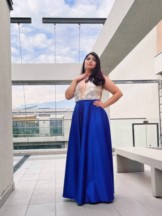 Vestido Margarita con Top Plateado con Falda azul rey de piel de Angel, talla L