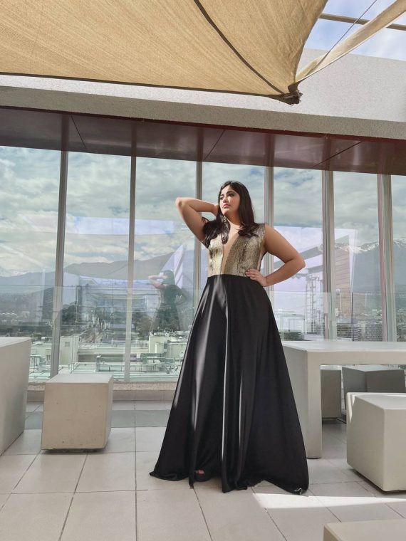 Vestido Margarita con Top Metalico con Falda negra de piel de Angel, talla L-XL