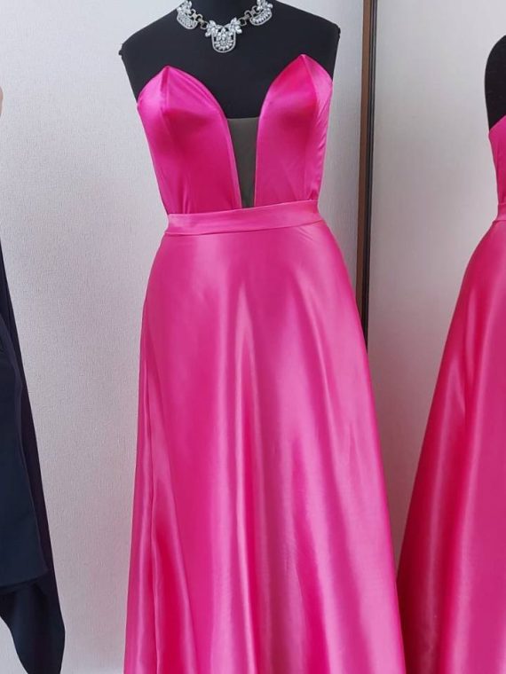 Vestido Jerry Rosado de Satin falda Larga con mangas de tull Talla M