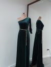 Vestido Miranda color Verde, Asimétrico de Terciopelo, falda Larga Talla S-M