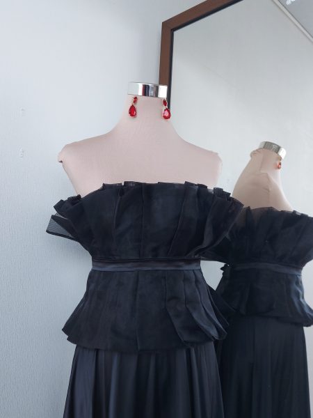 Conjunto Fantasía de Muselina, top de muselina y falda de satin, color negro talla S-M