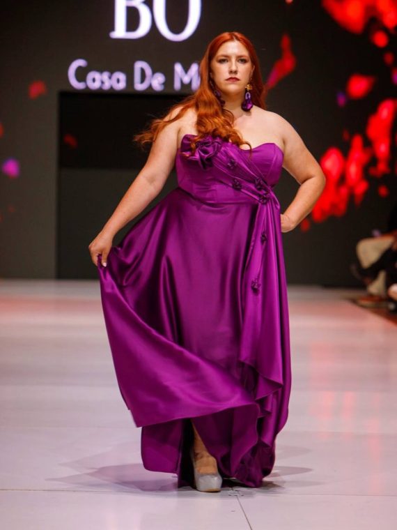Vestido Leslie Morado con corse y falda larga de Satin talla "XL"