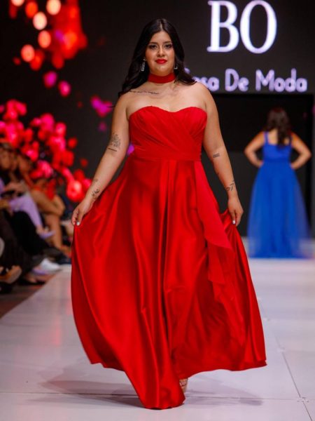 Vestido Ori corazon straples, color rojo y falda larga de piel de angel, talla XL-2XL