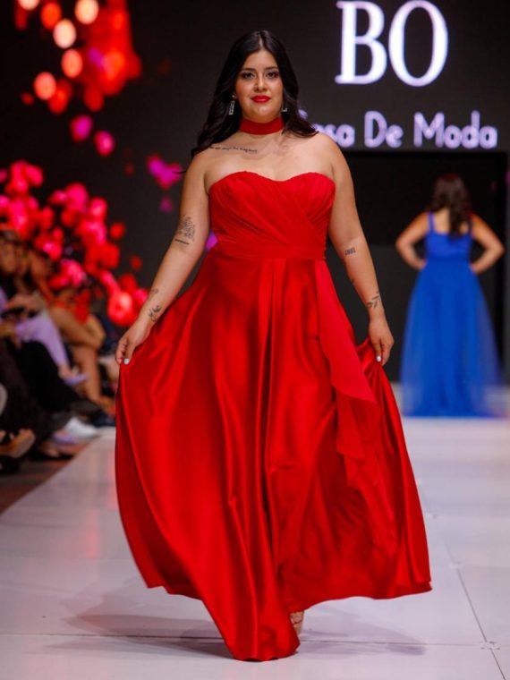 Vestido Ori corazon straples, color rojo y falda larga de piel de angel, a medidas