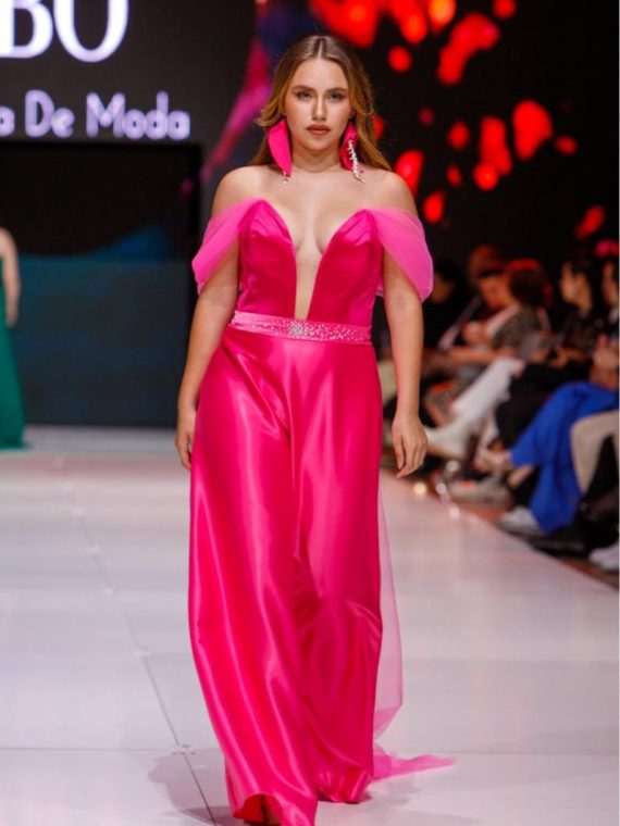 Vestido Jerry Rosado de Satin falda Larga con mangas de tull Talla M