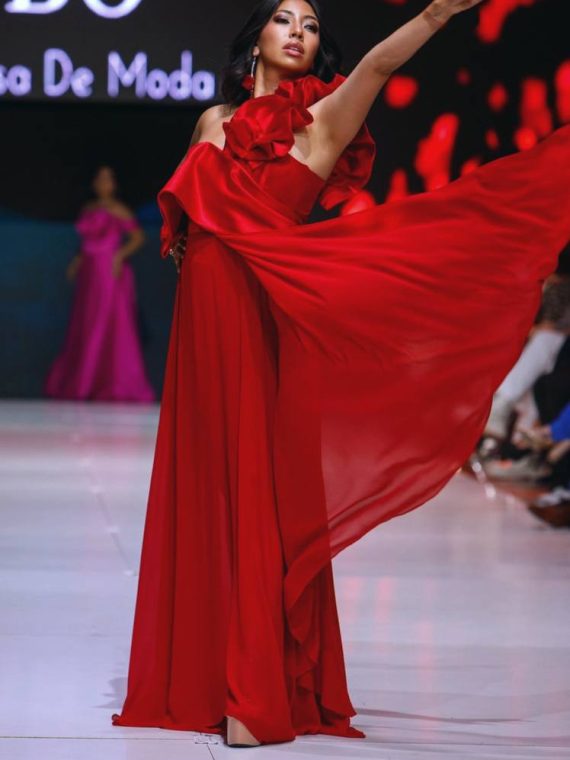 Vestido Luisa color rojo y falda larga de gasa (Corsé) talla "L" diseño exclusivo con decoracion