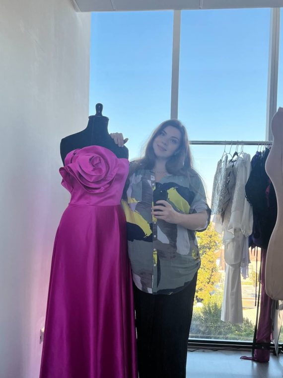 Vestido Ori con flor color fucsia falda Larga Talla : "L-XL"